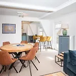 Penthuus Modern Retreat *